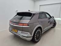 Pogled od pozadi desno