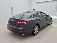 Pogled od pozadi desno