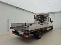 Pogled od pozadi desno