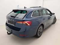 Pogled od pozadi desno