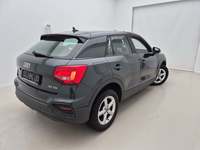 Pogled od pozadi desno