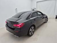 Pogled od pozadi desno