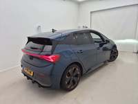 Pogled od pozadi desno