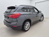 Pogled od pozadi desno