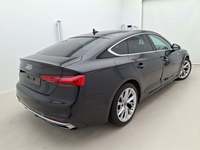 Pogled od pozadi desno