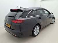 Pogled od pozadi desno