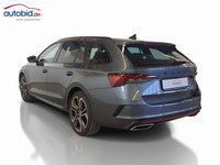 Skats no kreisās puses aizmugurē