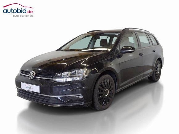 Skats no kreisās puses priekšā