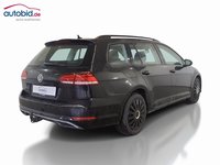 Skats no labās puses aizmugurē