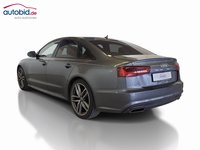 Skats no kreisās puses aizmugurē