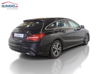 Skats no labās puses aizmugurē