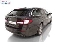 Skats no labās puses aizmugurē