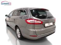 Vue de l’arrière gauche