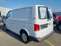 Vue de l’arrière gauche