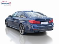 Skats no kreisās puses aizmugurē