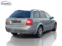 Pogled od pozadi desno