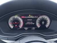 Pohled na přístrojovou desku