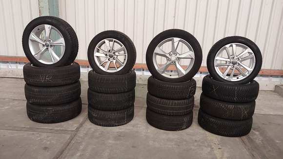 Skats no kreisās puses priekšā