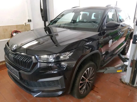 Pogled od napred levo