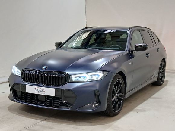 Skats no kreisās puses priekšā