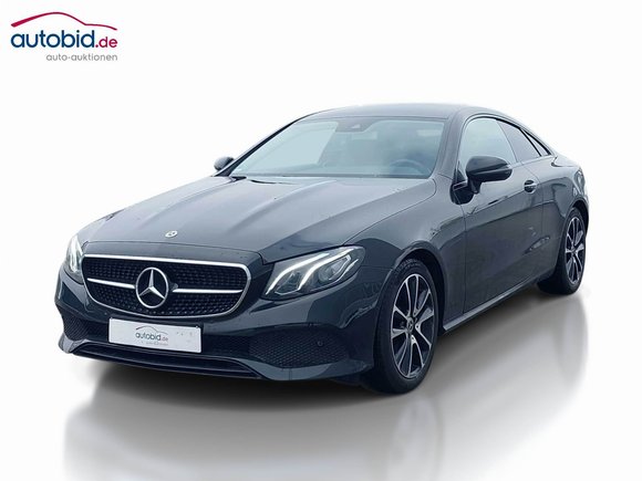 Skats no kreisās puses priekšā