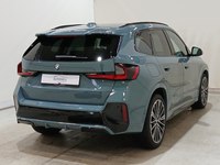 Pogled od pozadi desno