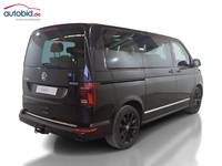 Skats no labās puses aizmugurē