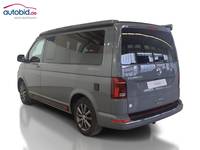 Skats no kreisās puses aizmugurē