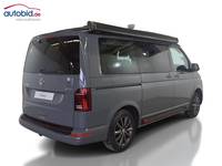 Skats no labās puses aizmugurē