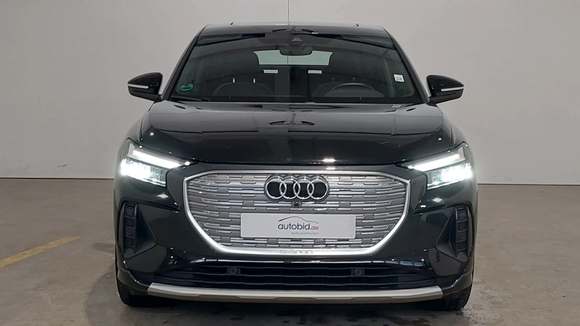 Skats no kreisās puses priekšā