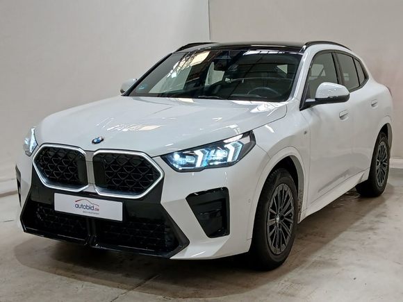 Skats no kreisās puses priekšā