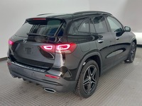 Pogled od pozadi desno