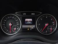 Pohled na přístrojovou desku