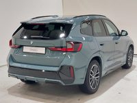 Skats no labās puses aizmugurē