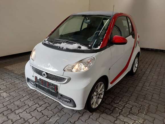 Вид спереди слева