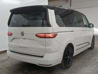 Skats no labās puses aizmugurē