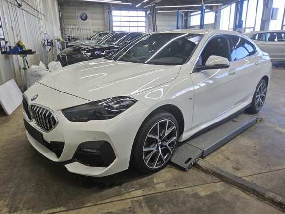 Pogled sprijeda lijevo