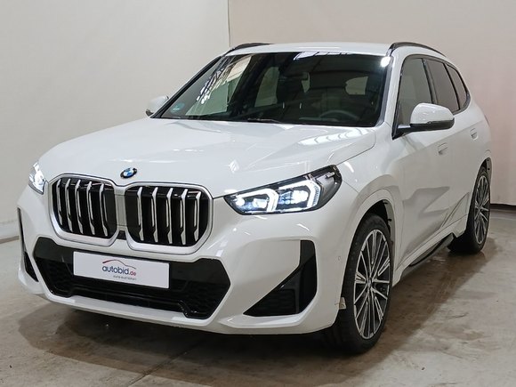 Skats no kreisās puses priekšā