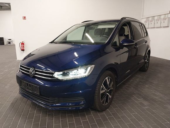 Skats no kreisās puses priekšā