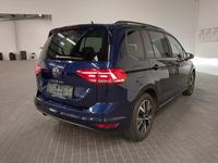 Skats no labās puses aizmugurē