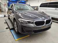 Pogled sprijeda desno