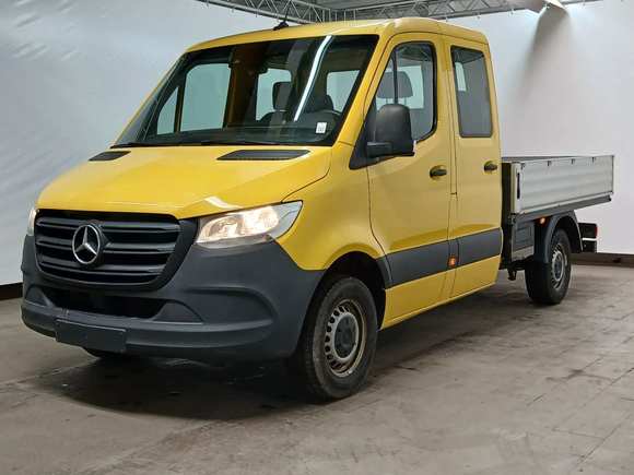 Skats no kreisās puses priekšā