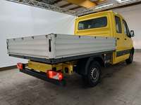 Skats no labās puses aizmugurē