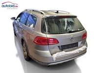 Skats no kreisās puses aizmugurē