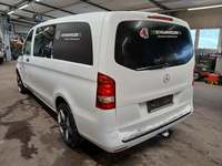 Pogled od pozadi levo