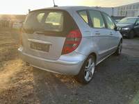 Pogled od pozadi desno