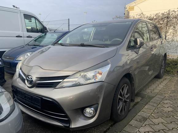 Pogled od napred levo