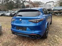 Pogled od pozadi desno