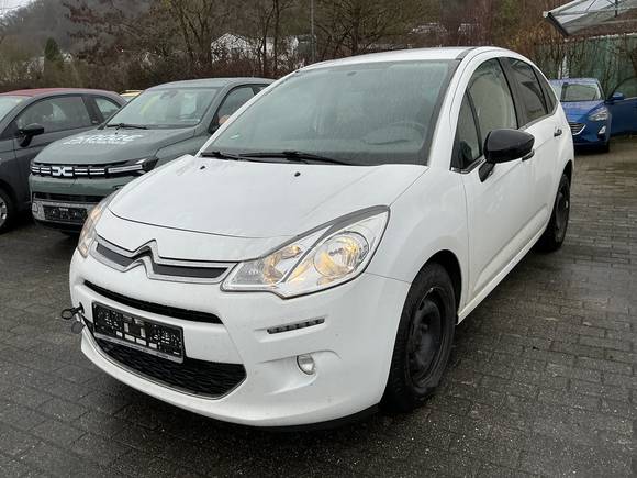 Pogled od napred levo