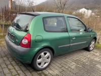 Pogled od pozadi desno